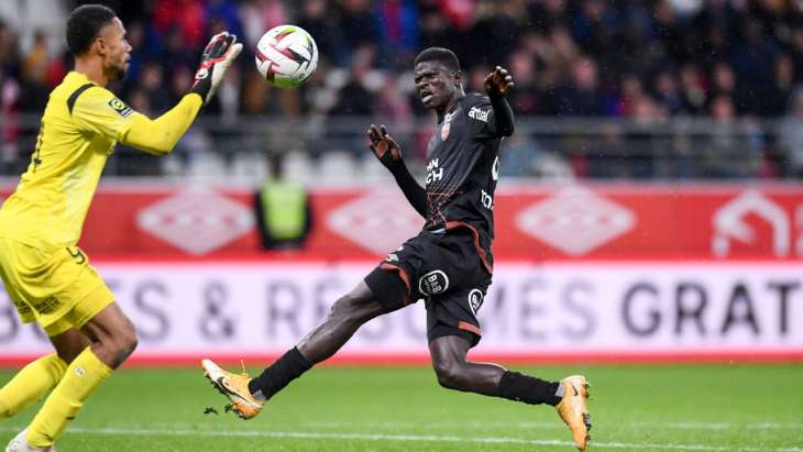 Bassirou N'Diaye devant le gardien